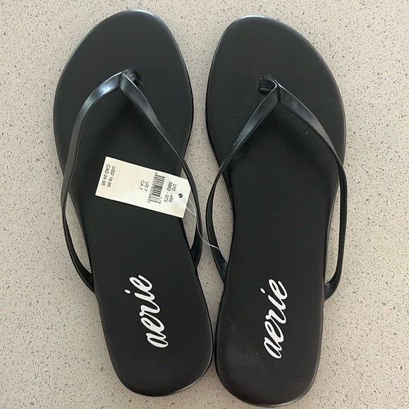 Aerie black flip flops - Picture 1 of 3